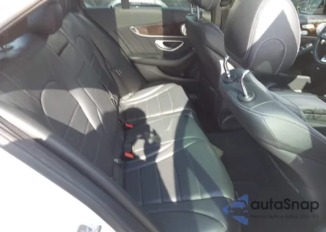 2017 Mercedes-Benz C 300 4Matic/Luxury 4Matic/Sport 4Matic z USA, uszkodzony, nr VIN 55SWF4KB3HU214054